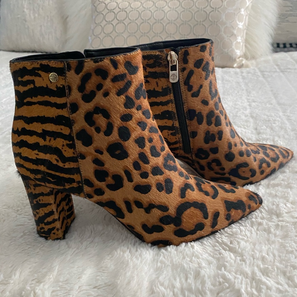 Ankle leopard boots